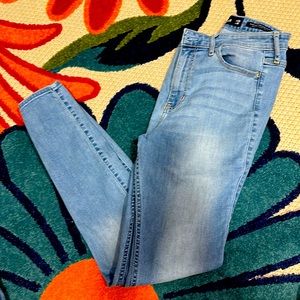 Women’s Hollister jeans ultra High Rise  Super Skinny